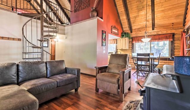 Comfortable Lakeside Log Cabin - Hike, Swim & Ski!