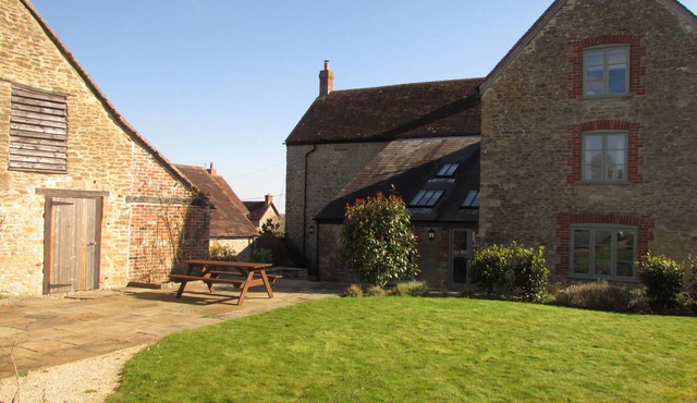 Comfortable large farmhouse perfect for family country holidays