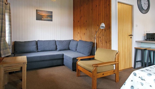 Comfortable lodge with one double and one twin.