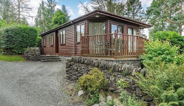 Comfortable lodge with one double with en suite shower, one twin and one single.