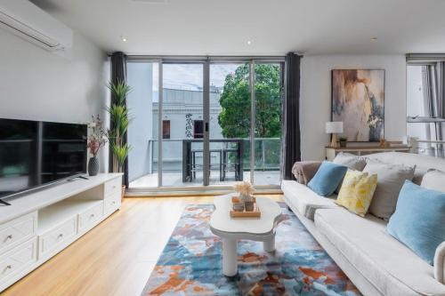 Comfortable Loft Living in Footscray