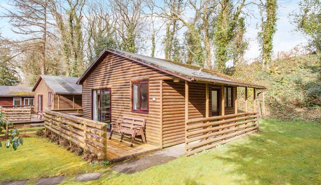 Comfortable log cabin offering self-catering in the heart of Cornwall.