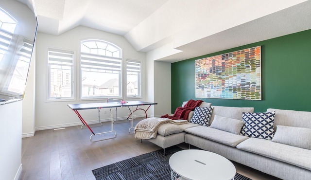 Comfortable Lux | Sleeps 10 | PingPong, Cozy Family Movie Room