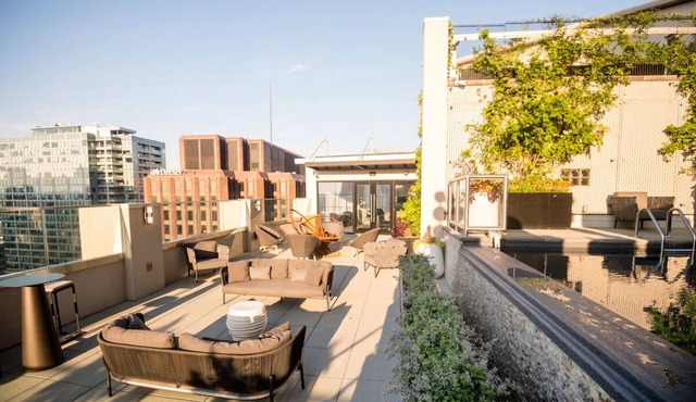 Comfortable Luxurious Suite with Kitchen Near Philadelphia Museum of Art