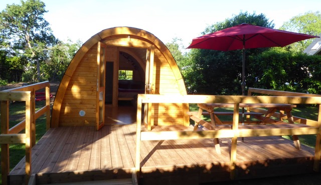 Comfortable MEGAPOD forest cabin