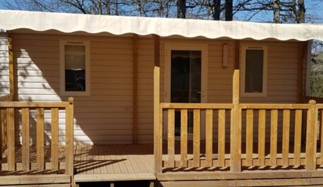 Comfortable mobile home with terrace in Saint-Gérons