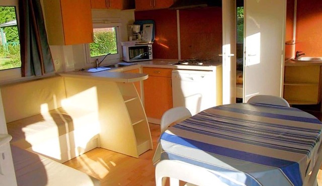 Comfortable mobile home with terrace in Bieuzy