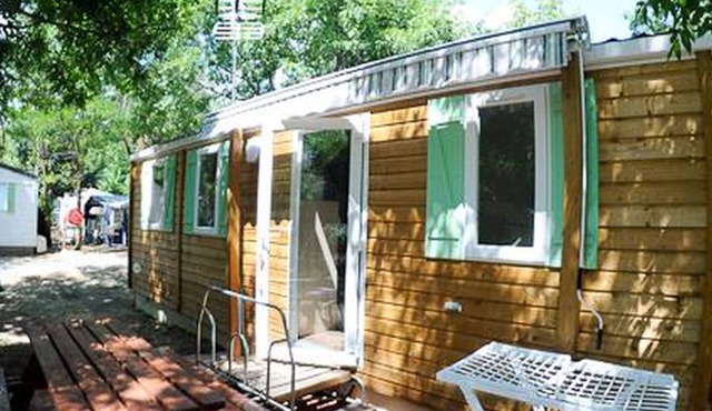 Comfortable mobile home with terrace in Estavar