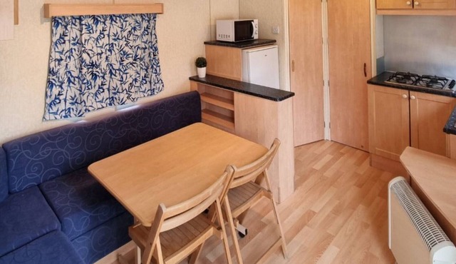 Comfortable mobile home with terrace for 4 people