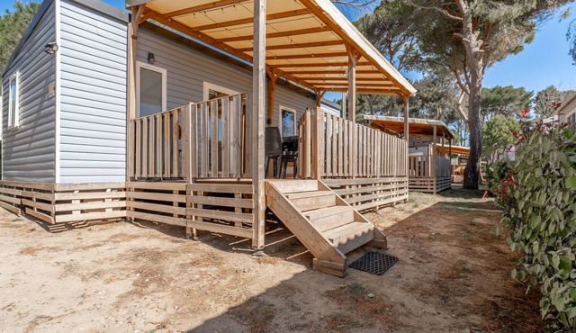 Comfortable Mobile Home at Domaine La Yole 5-Star Campsite