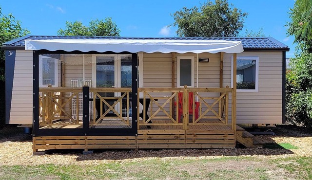 Comfortable mobile home with terrace in Brem
