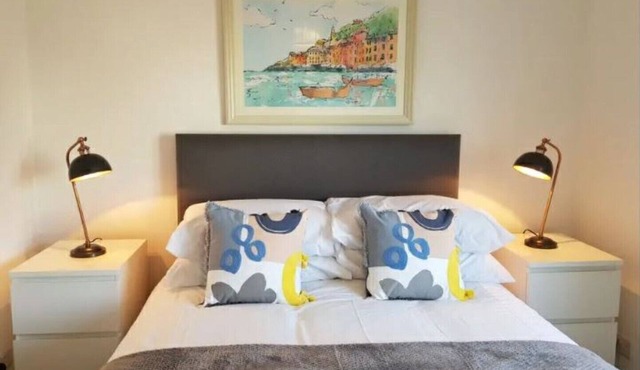 Comfortable modern space within walking distance to the East Kilbride Shopping- 25 minutes to Glasgow Centre.