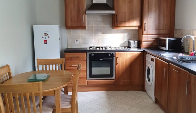 Comfortable Modern Ground Floor Apartment 20 minutes from Glasgow Centre