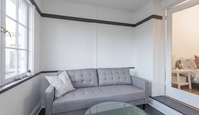 Comfortable Modern 2BR Apartment|Parking Available