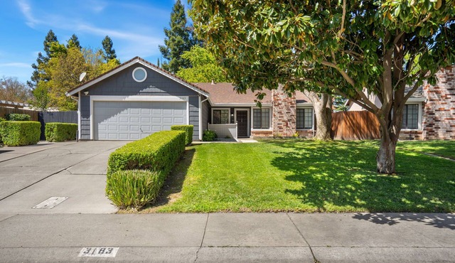 Comfortable Modern 4 Bedroom/2 Bath Entire Home