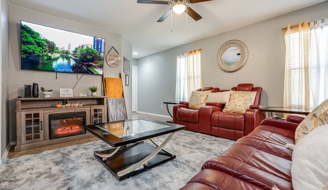 Comfortable near Lackland & Downtown/Easy access I35n