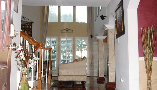 Comfortable newly painted home/pet frendly
