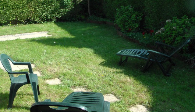 Comfortable, on its private plot/sea at 400m/pool on site