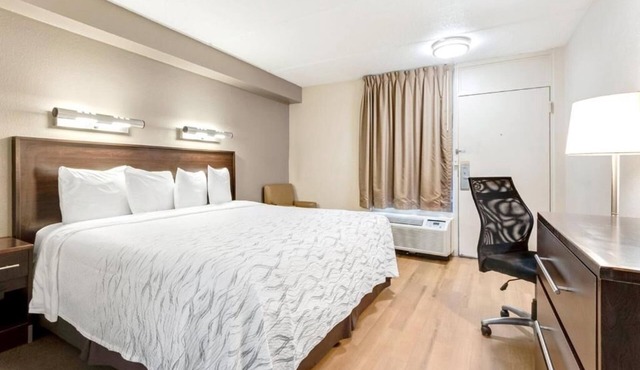 Comfortable One-Room Retreat Minutes from Downtown Charleston