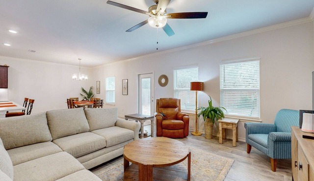 Comfortable open concept home with full kitchen, internet and W/D