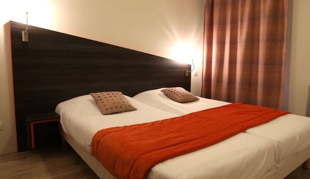 Comfortable Paris Sud Stay Near Business Parks | 2 Units