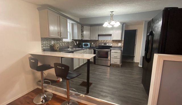 Comfortable, pet-friendly 2-bedroom in quiet cul-de-sac.