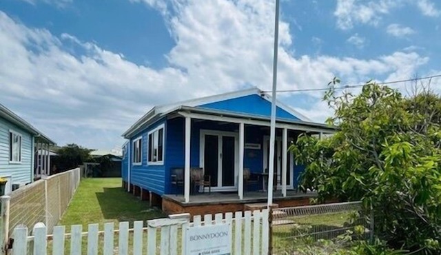 Comfortable, pet friendly cottage that is only a short stroll to the.