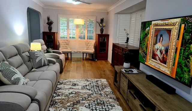 Comfortable pet friendly family home, 12 min to BNE terminals, 5 to Nudgee Beach