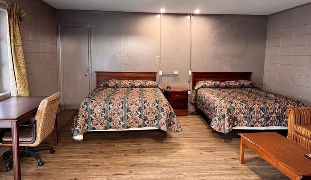 Comfortable Pet-Friendly Room Near Dothan Attractions! w/Free Parking