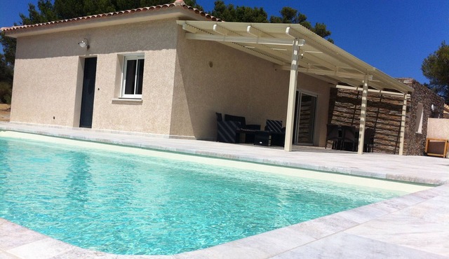 Comfortable pool villa by the sea