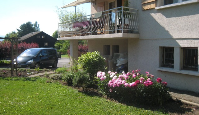 Comfortable private access room in house 5 minutes from Annecy center