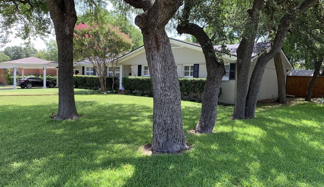 Comfortable, Private and quiet 2600sf remodeled 3/2. Close to Target H‑E‑B etc