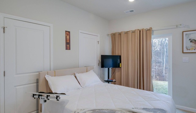 Comfortable Private Studio Perfect for Short or Extended Stays