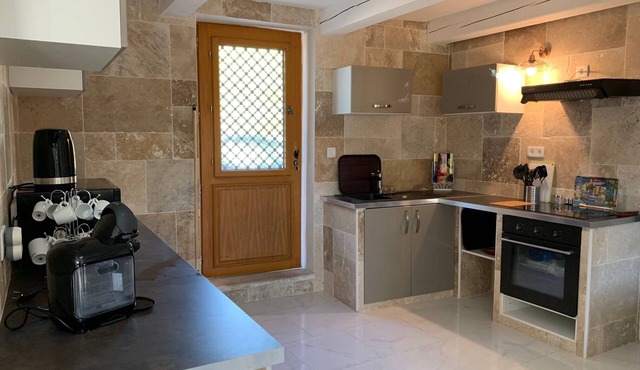 COMFORTABLE PROVENCAL FARMHOUSE 120 M² IN THE HEART OF PROVENCE