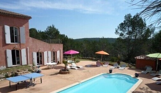 Comfortable Provencal villa, swimming pool, quiet, a stone's throw from the sea