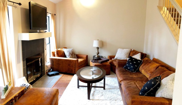 Comfortable quiet townhouse with pool and convenient location