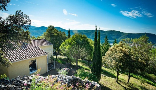 Comfortable, quiet cottage, magnificent view, a few min. from Salagou Lake