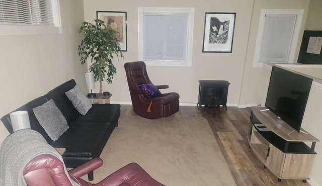 Comfortable & Quiet Home Away From Home