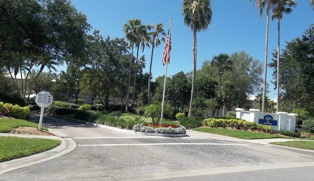 Comfortable & Quiet On Tenth Fairway At The Plantation
