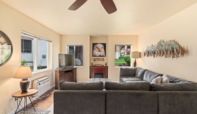 Comfortable, Quiet Stay with Quick Access to Town and Trails