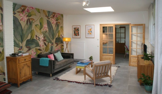 Comfortable renovated apartment with garden 5min tram