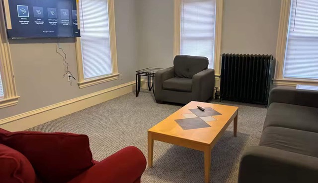 Comfortable retreat~step into downtown ~3bdr/1ba