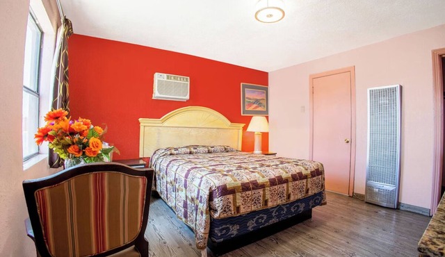 Comfortable Room Close to El Barrio Park – Excellent Value for Clean Comfort