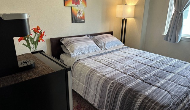 Comfortable Room in San Jose with TV, WiFi, mini-fridge,Coffe maker, microwave