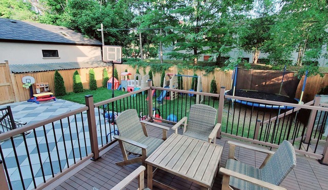 Comfortable Room in Toronto next to Yorkdale shopping mall