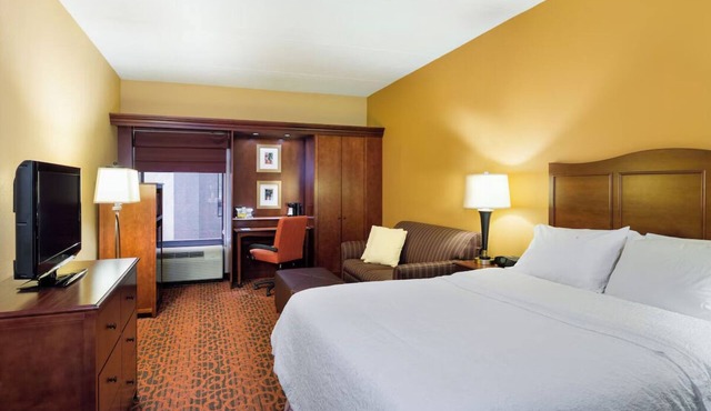 Comfortable Room Near I-76 with Free Breakfast – Perfect for Leisure and Work