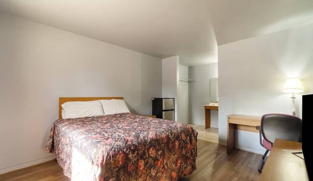 Comfortable Room w/Free Parking, Brazosport Museum - 2.2 miles away