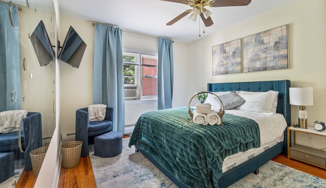 Comfortable room with private parking, 15m from Manhattan and 5m to LGA