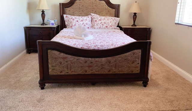 Comfortable Rooms #201 In A House: Queen Bed + Free WiFi + Work Desk