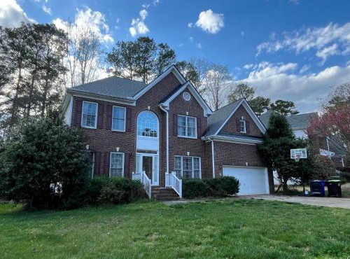 Comfortable Rooms in A Single Family House in Chapel Hill near UNC Duke RTP, with Massage Chair